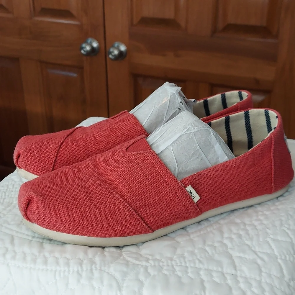 Toms Women's Canvas Slip-On Flats in Red, Size 8Wide